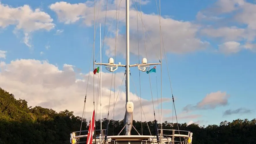 zefira-sailing-yacht-fitzroy-2010-50m-aft-view