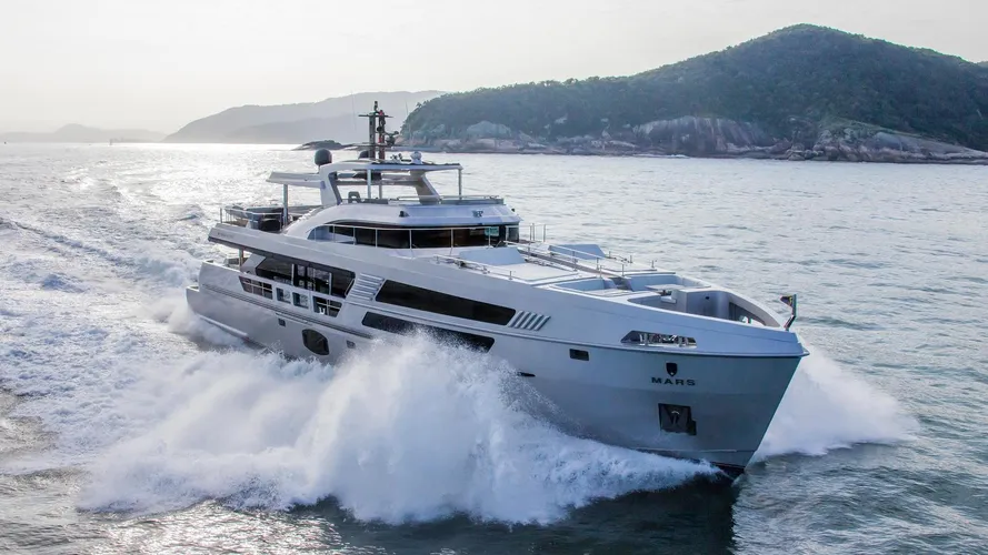 mars-motor-yacht-mcp-106-le-2014-32m-cruising