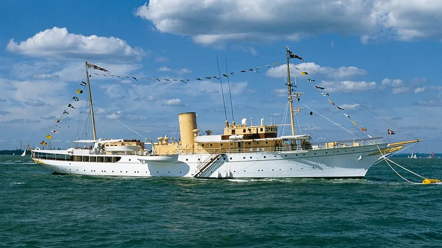 dannebrog-motor-yacht-danish-royal-dockyard-1931-83m-profile