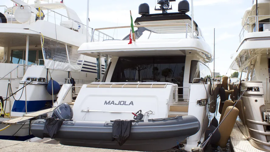 majola-motoryacht-sanlorenzo-sl-86-2016-27m-stern