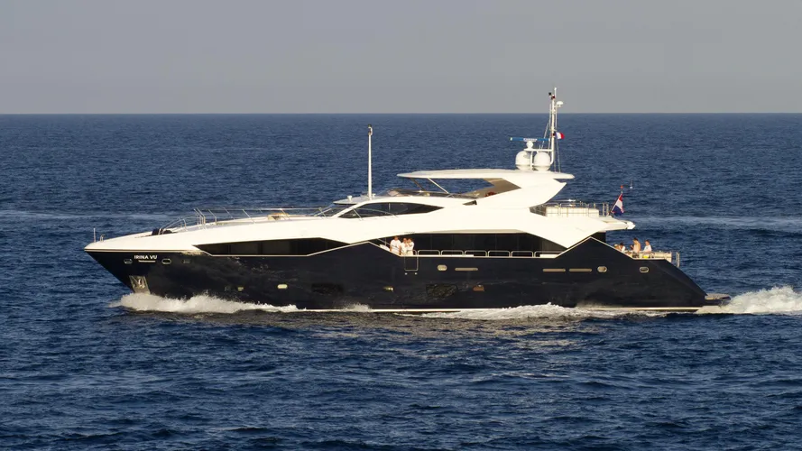 irina-vu-motor-yacht-sunseeker-2002-35m-running-profile