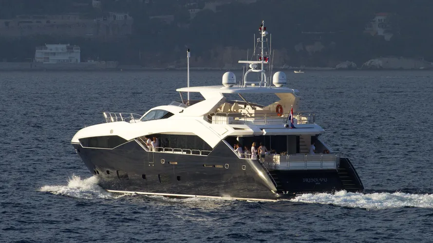 irina-vu-motor-yacht-sunseeker-2002-35m-running-half-stern