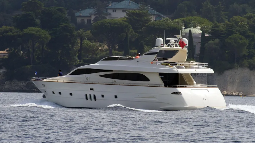 any-way-motoryacht-canados-86-2006-26m-running-half-stern