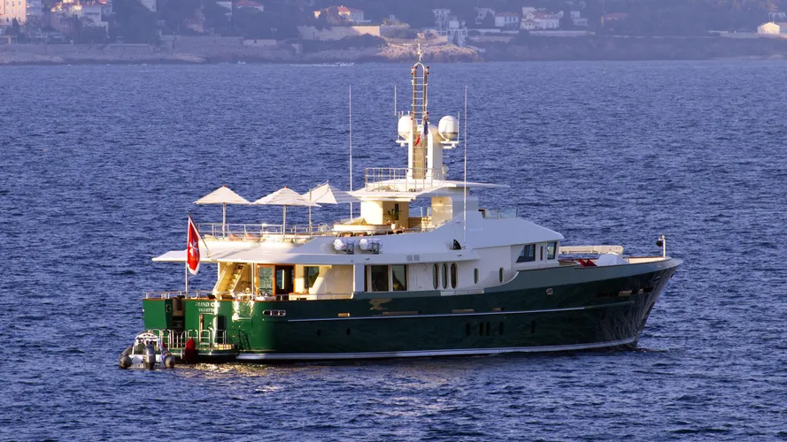 beverley grand cru iii motoryacht benetti sd 115 2009 37m half stern