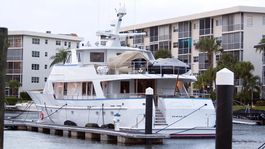 dauntless motoryacht delta marine 1993 34m stern