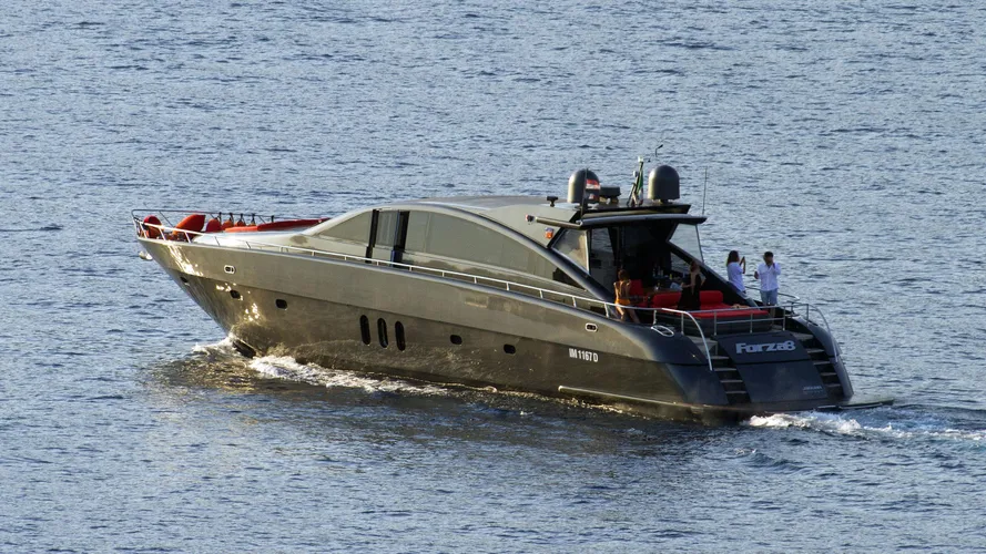 forza 8 motoryacht fp yachts jaguar 24 2004 24m half stern