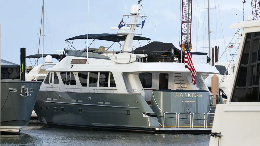 lady victory lady victoria motoryacht rayburn 2004 27m half stern
