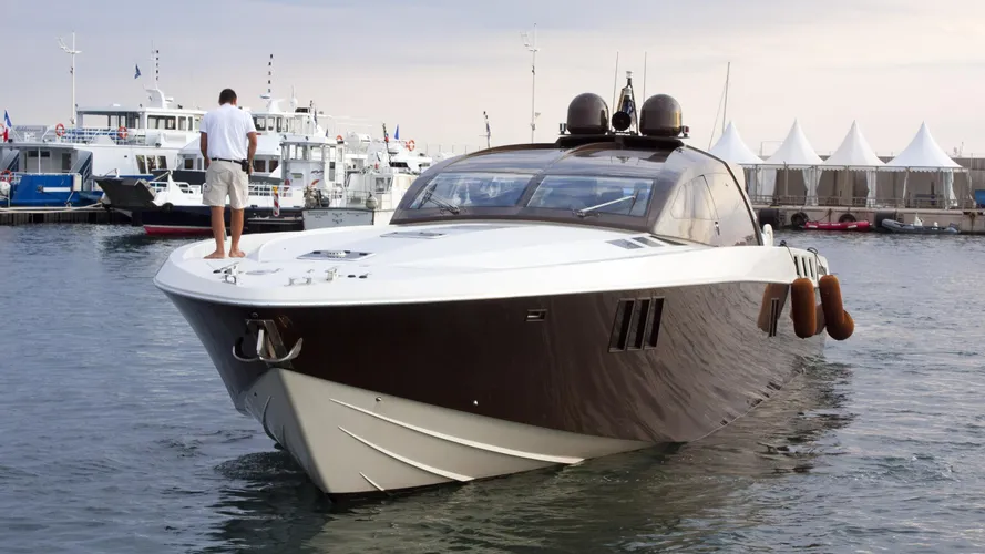 mr brown motoryacht otam 80 ht 04 2012 25m bow