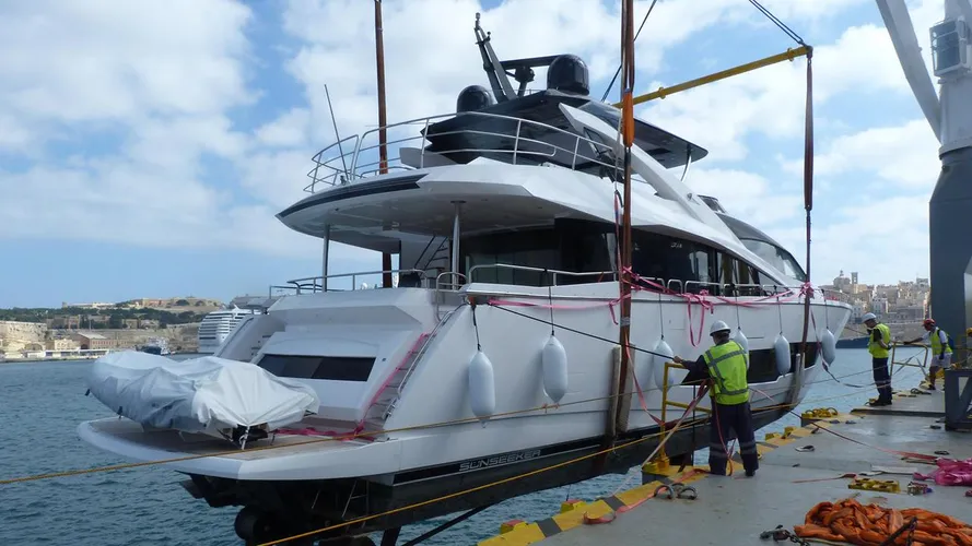 sam k motoryacht sunseeker 86 my 2016 26m half stern launch