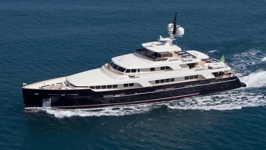 Magari yacht