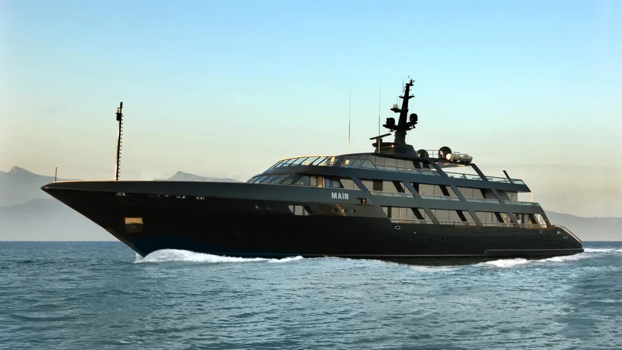 Main yacht profile
