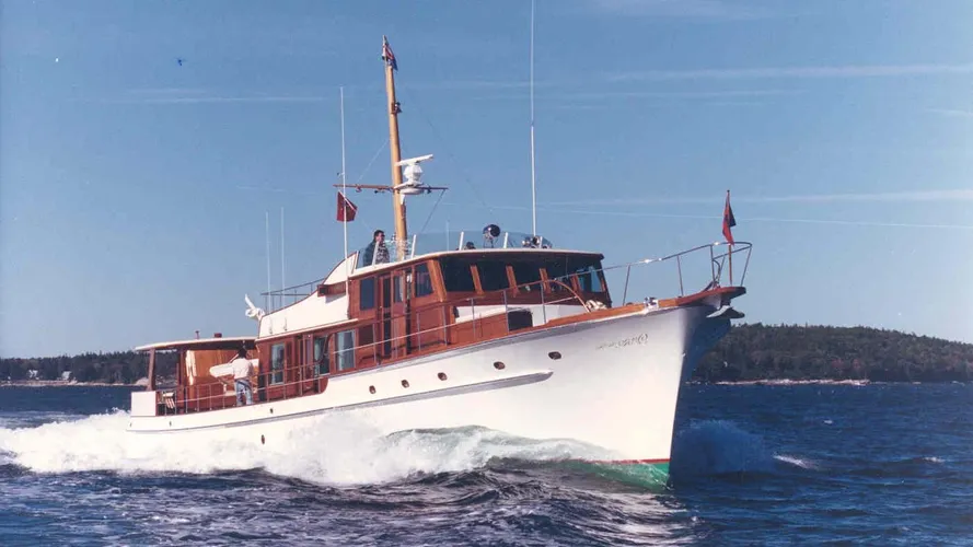 Kizbel yacht running