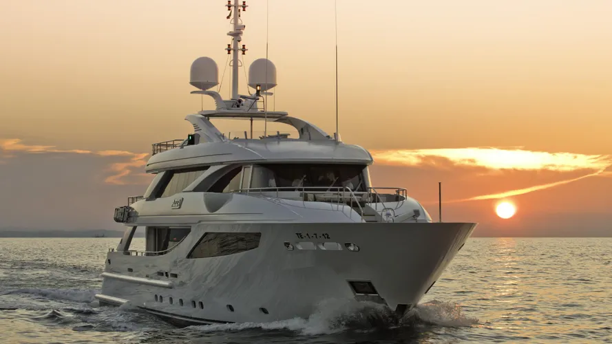 Aziza yacht runnin