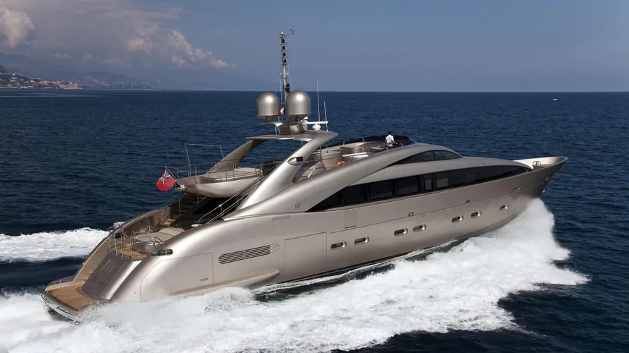 Soiree yacht running stern