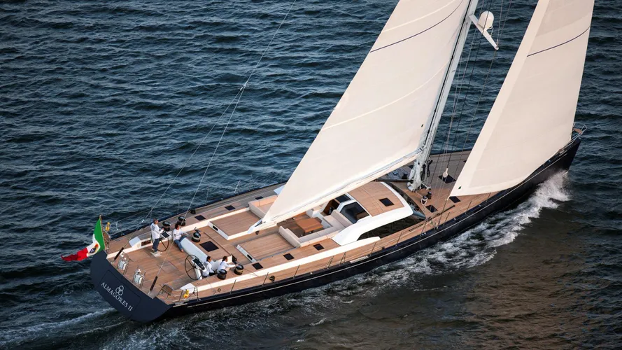 Almagores II sailing yacht running aft