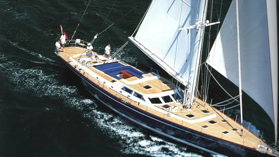 Maya Ray sailing yacht running