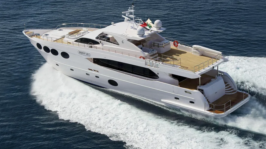 narama-yacht-exterior