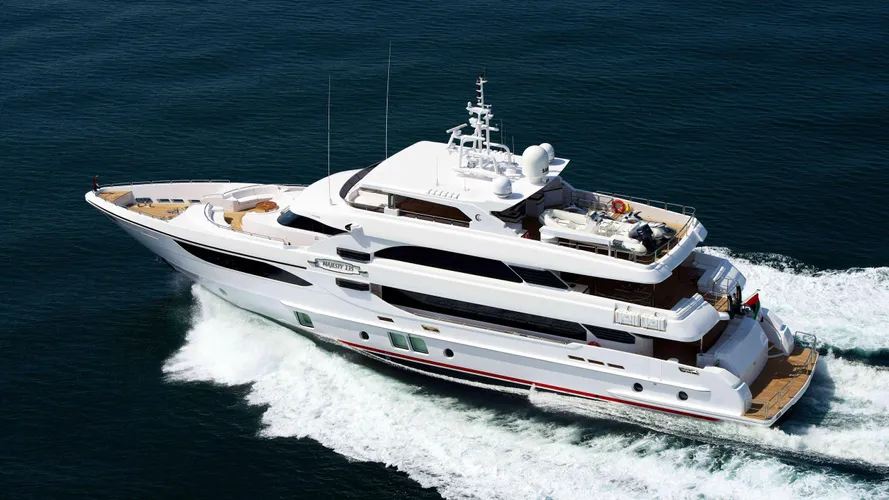 uaq-1-yacht-exterior