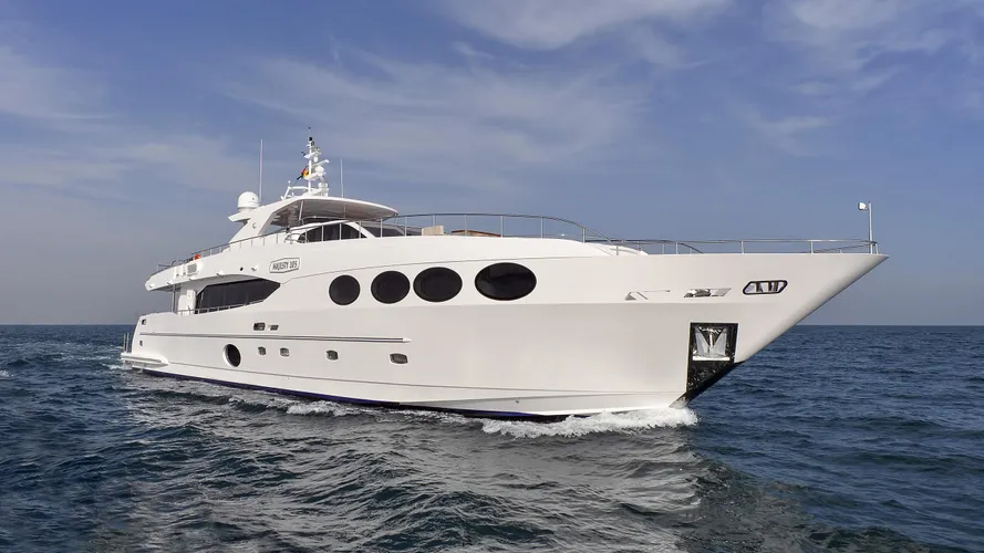 anonymous-yacht-exterior