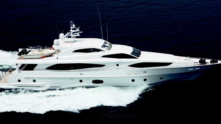 al-shoumoukh-yacht-exterior