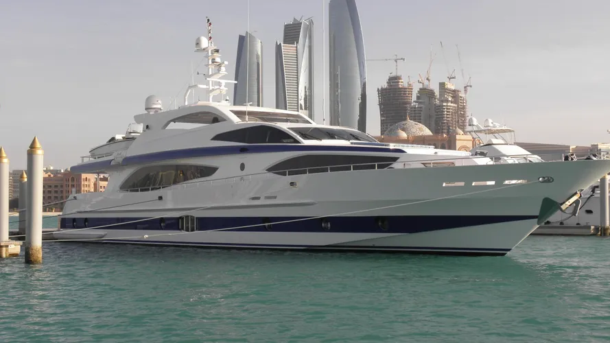 saif-3-yacht-exterior