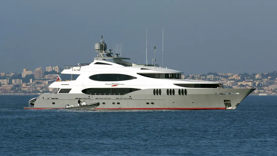 zoom-zoom-zoom-2015-yacht-exterior