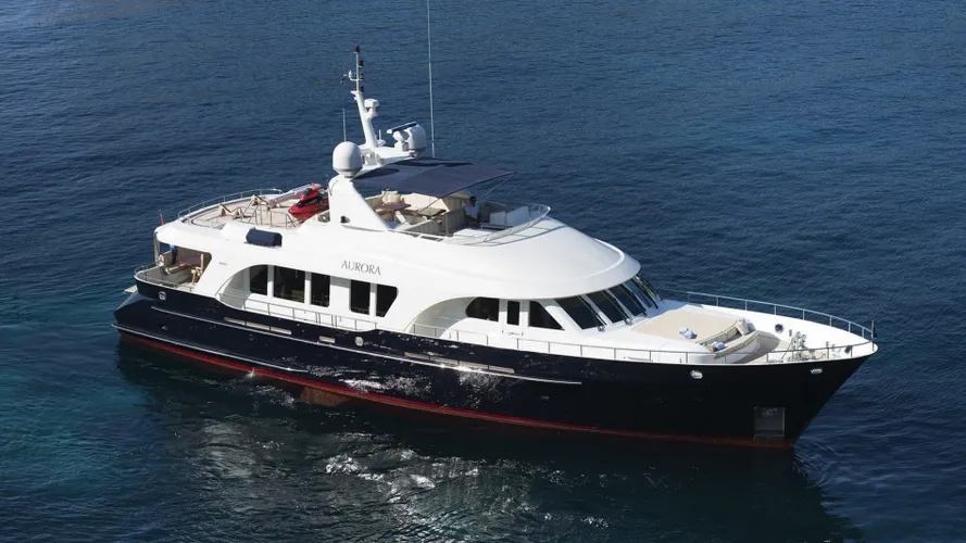 aurora-yacht-exterior
