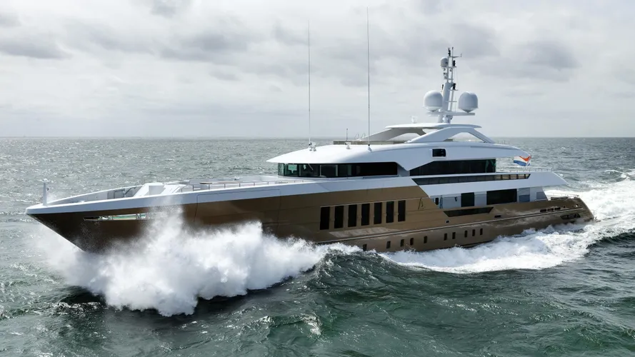 azamanta-yacht-exterior
