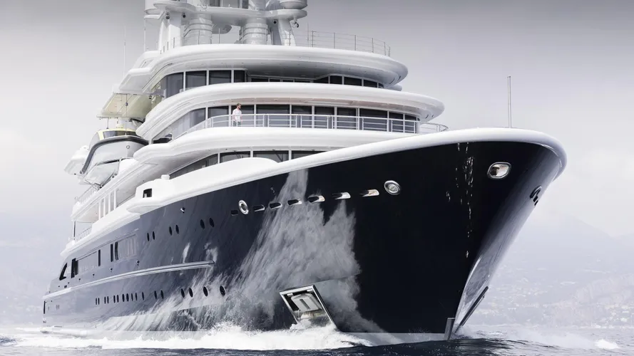 luna superyacht lloyd werft 2010 115m cruising half profile
