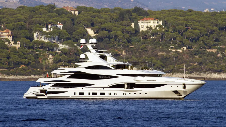 lionheart motoryacht benetti 2016 90m half profile