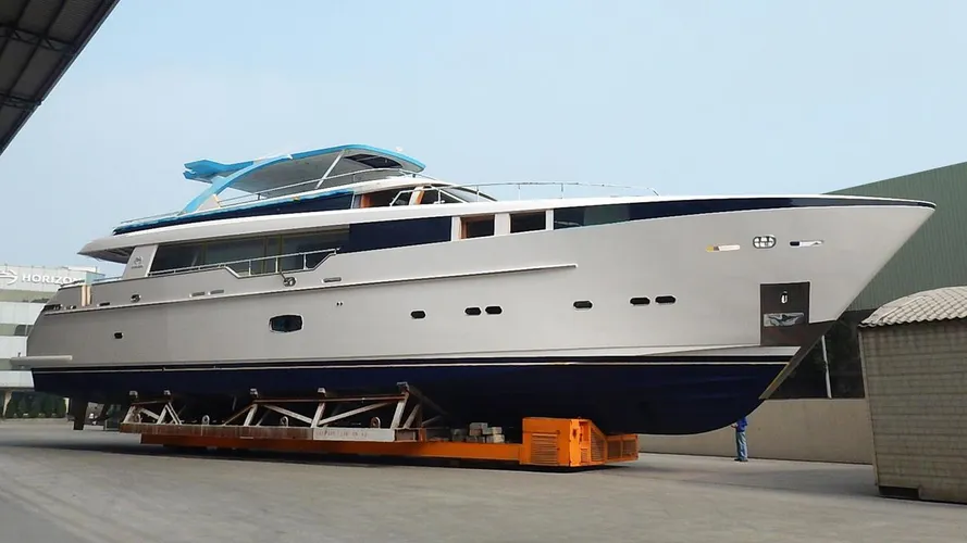 abaco motoryacht horizon rp110 2017 33m under construction