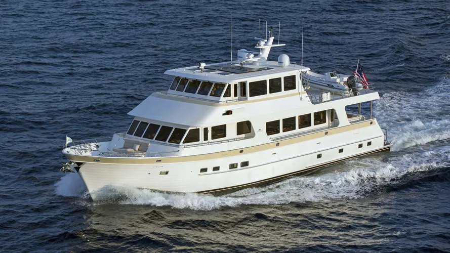 860 dbmy motoryacht outer reef yachts 2016 26m half profile