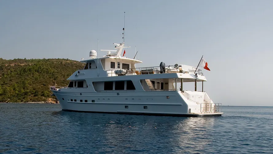 bey motoryacht outer reef yachts 2010 26m half stern
