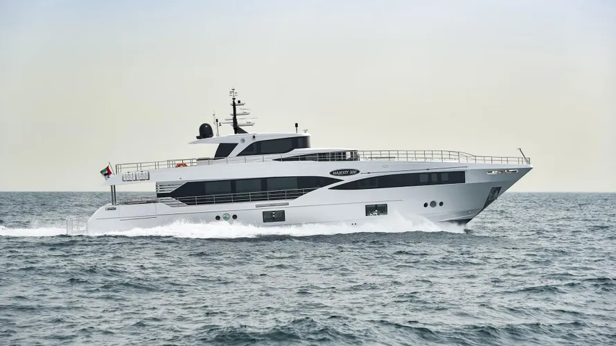 nahar majesty 100 motoryacht gulf craft 31m 2017 profile
