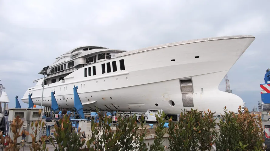spectre motoryacht benetti yachts fb269 profile construction