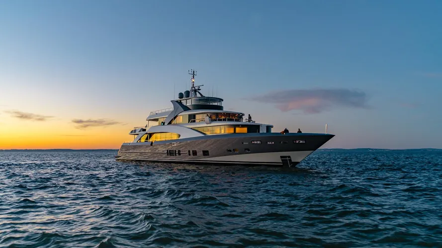 tosca couach 4400 fly motoryacht couach yachts 2017 45m half profile