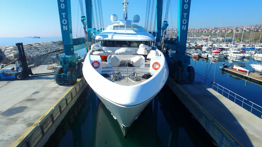 dusur motoryacht bilgin 2015 52m refit bow