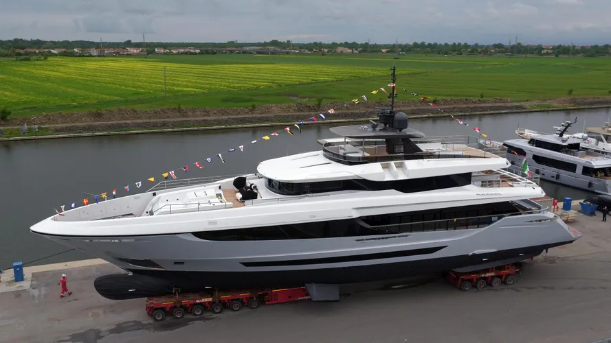 oceano 42 hull 2 motoryacht overmarine 42m 2017 launch aerial