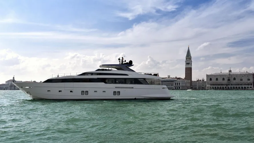 haiia motoryacht sanlorenzo sl118 36m 2015 profile