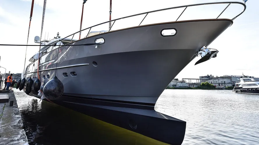anemeli motoryacht van der valk continental two 2017 27m launch bow