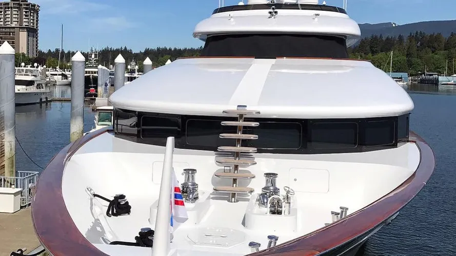 nova spirit motoryacht trinity yachts 46m 1999 bow