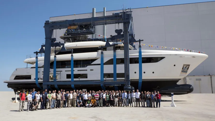 navetta 37 hull 3 motoryacht ferretti custom line 37m 2017 launch