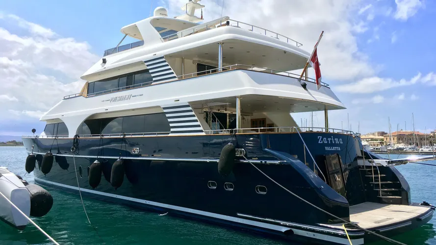 zarina motoryacht president 33m 2009 half stern