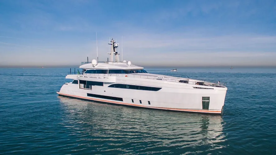 bartali-motor-yacht-wider-2016-46m-half-profile