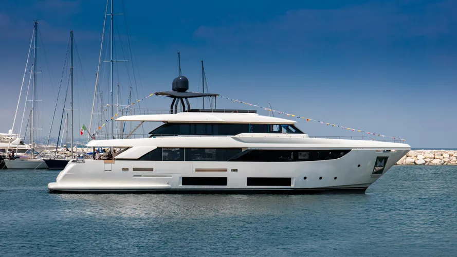 telli navetta 33 motoryacht ferretti custom line 33m 2017 launch
