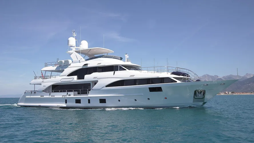 lady lilian motoryacht benetti classic 37m 2017 half profile