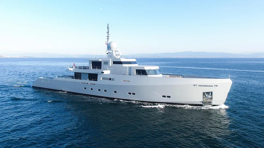 cyclone motoryacht tansu yachts 44m 2017 half profile cruising