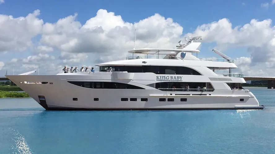 king-baby-yacht-exterior