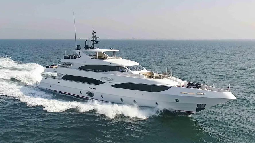 bliss motoryacht gulf craft majesty 125 39m 2017 half profile sistership