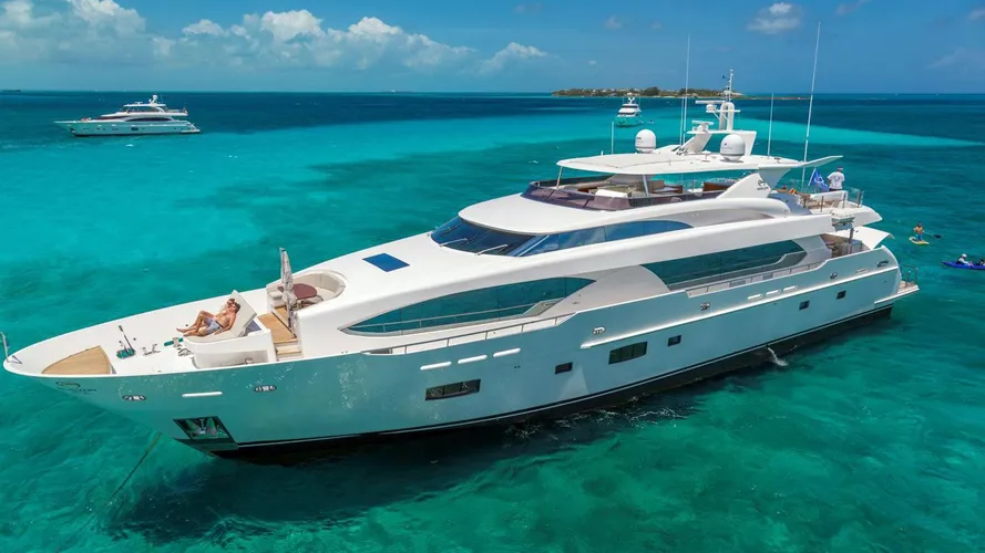 rp120 motoryacht horizon yachts 37m 2017 half profile